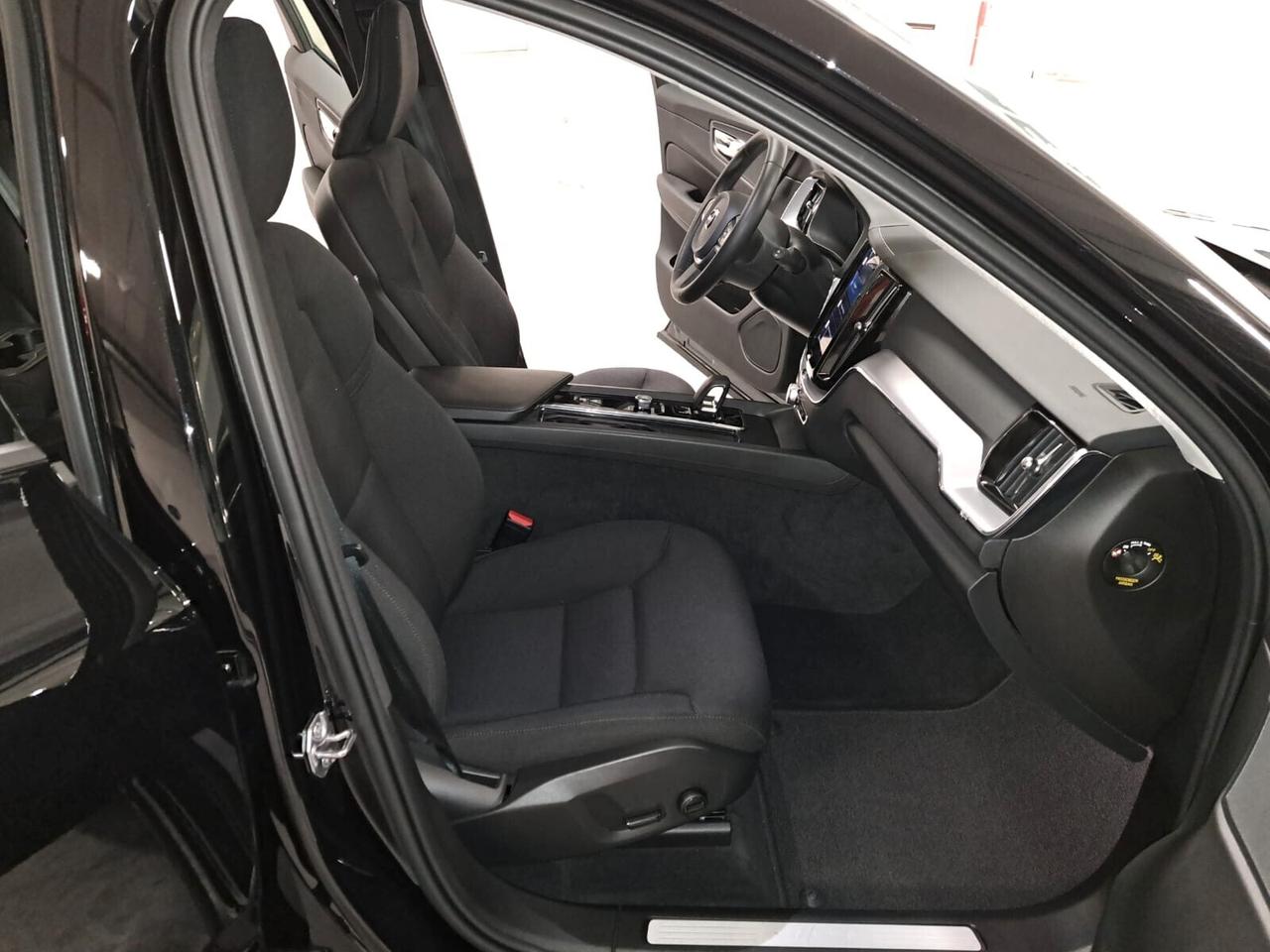 Volvo XC 60 2000 B4 (D) Mild-Hybrid Momentum AWD Automatico