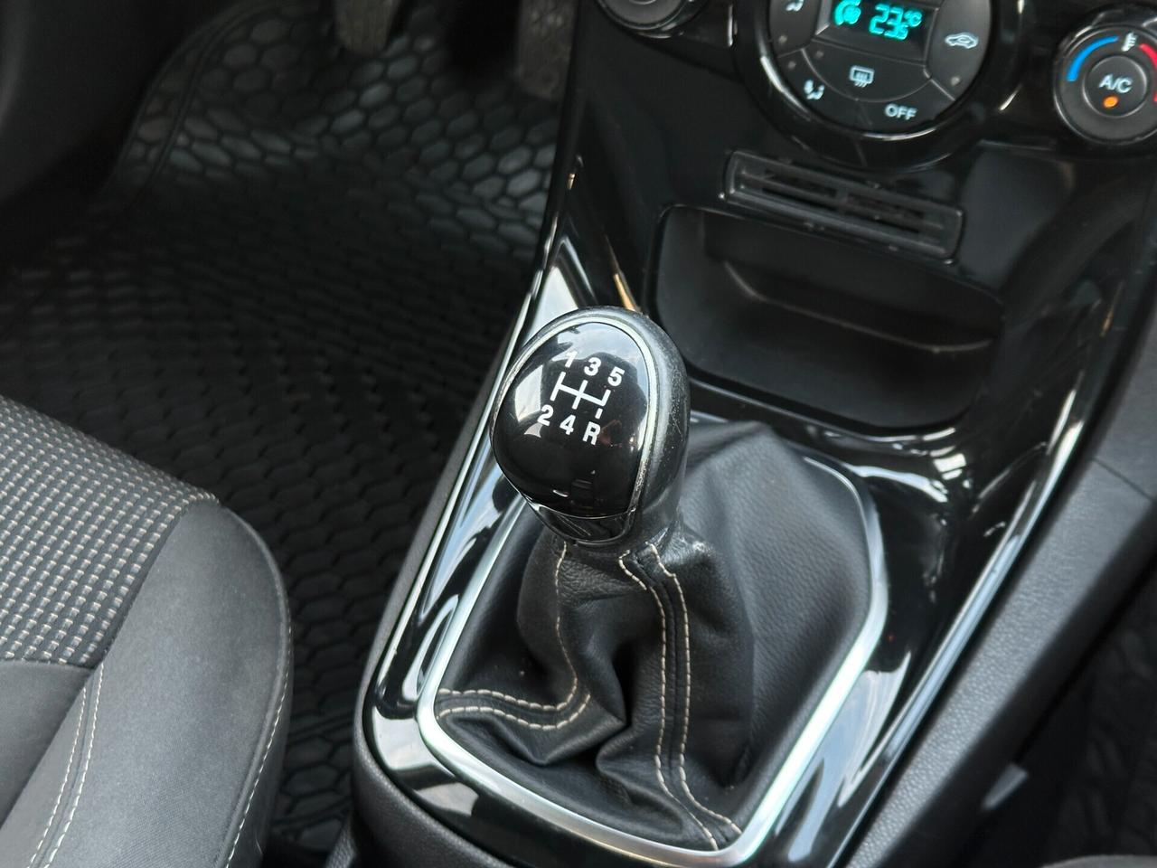 FORD Fiesta 1.4 BzGPL 95 CV 5 porte Titanium