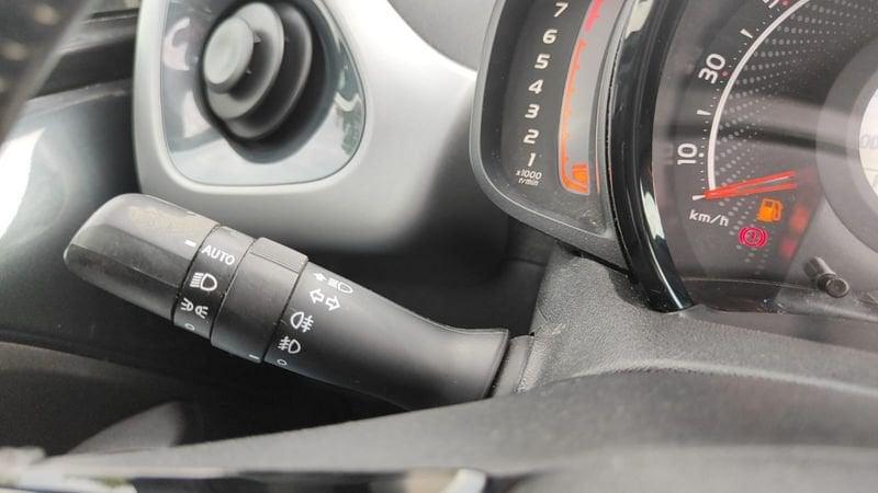 Toyota Aygo Aygo Connect 1.0 VVT-i 72 CV 5 porte x-wave