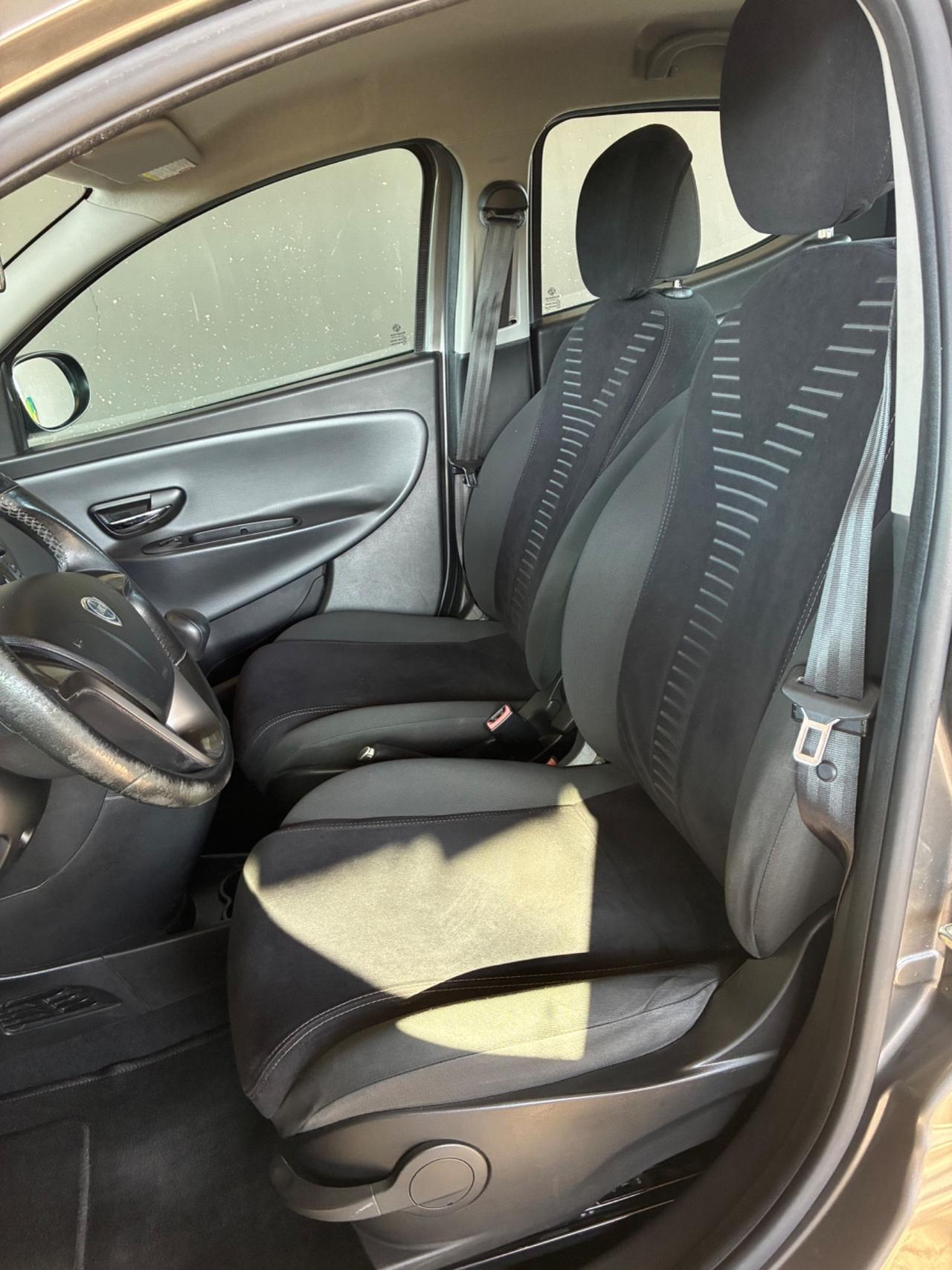 Lancia Ypsilon 1.2 69 CV Platinum