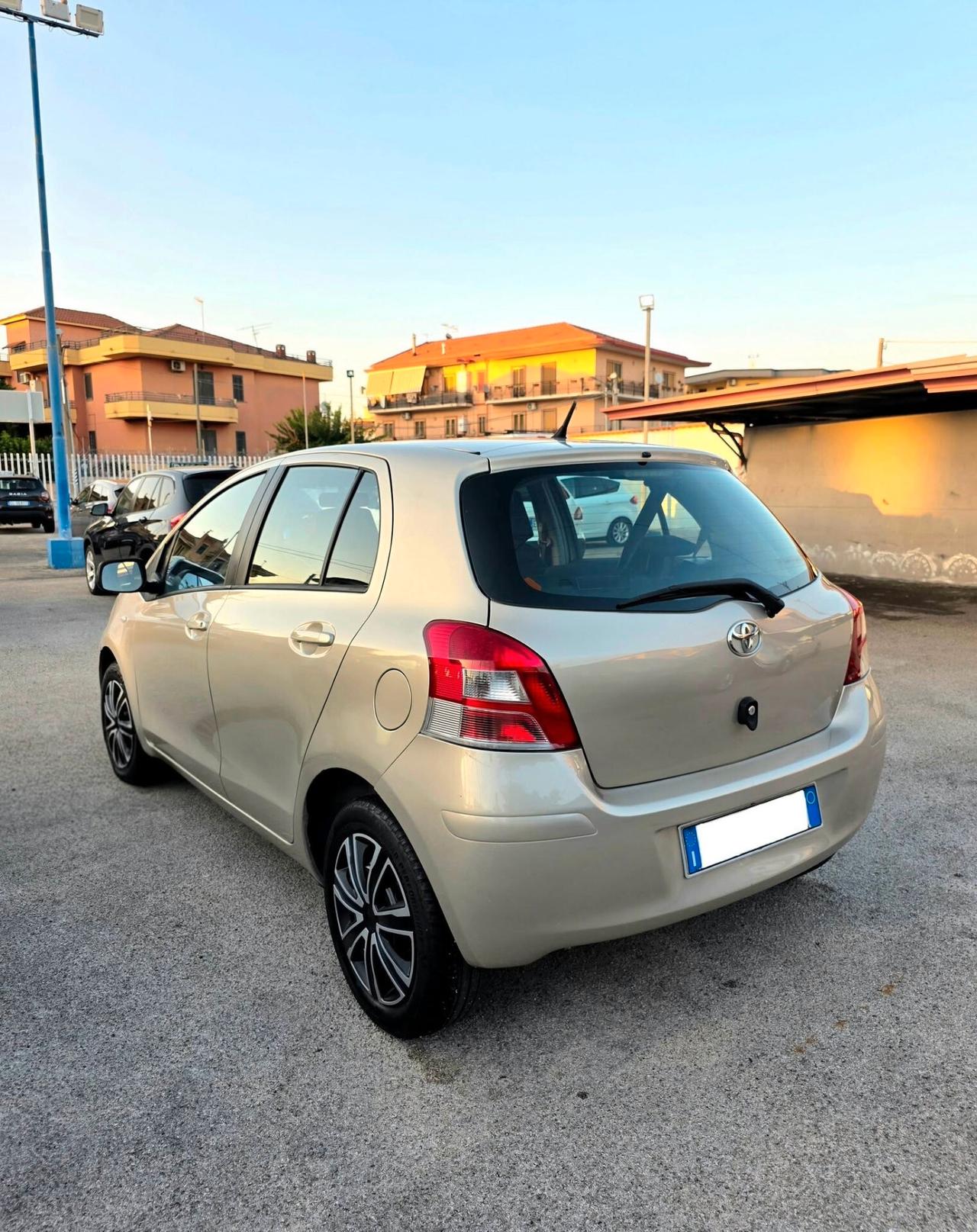 Toyota Yaris 1.0 5 porte Now