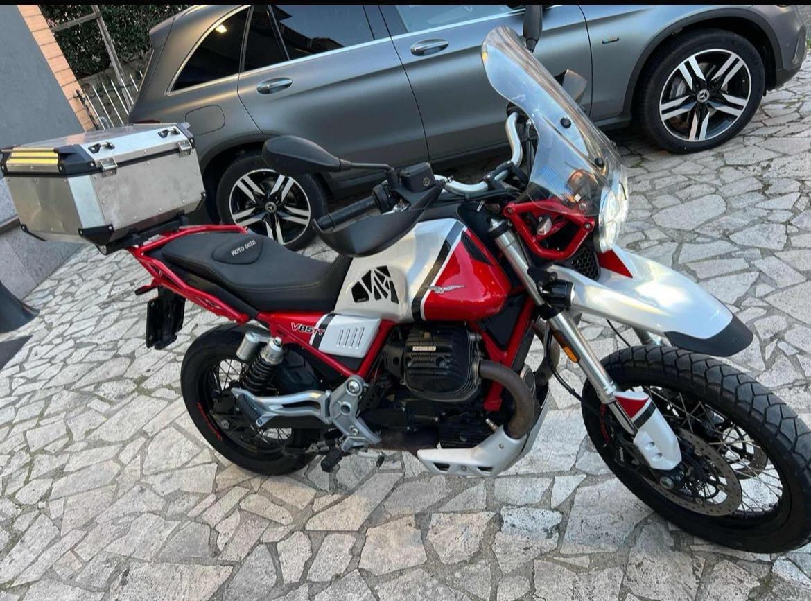 Moto Guzzi V85 TT v85 tt