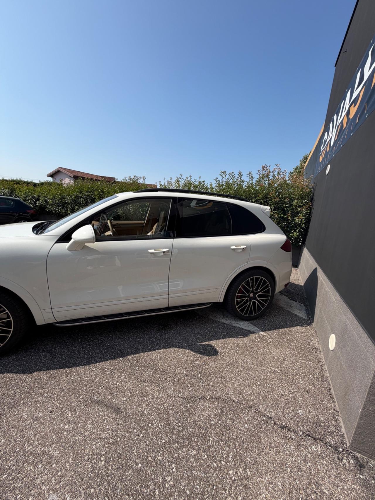 Porsche Cayenne 4.8 Turbo noleggio subentro