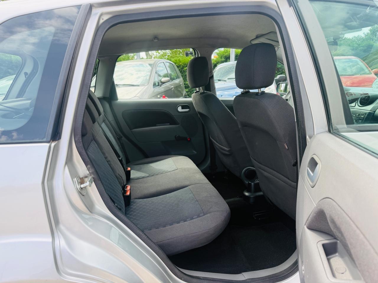 Ford Fiesta 1.4 16V 5p. Ghia