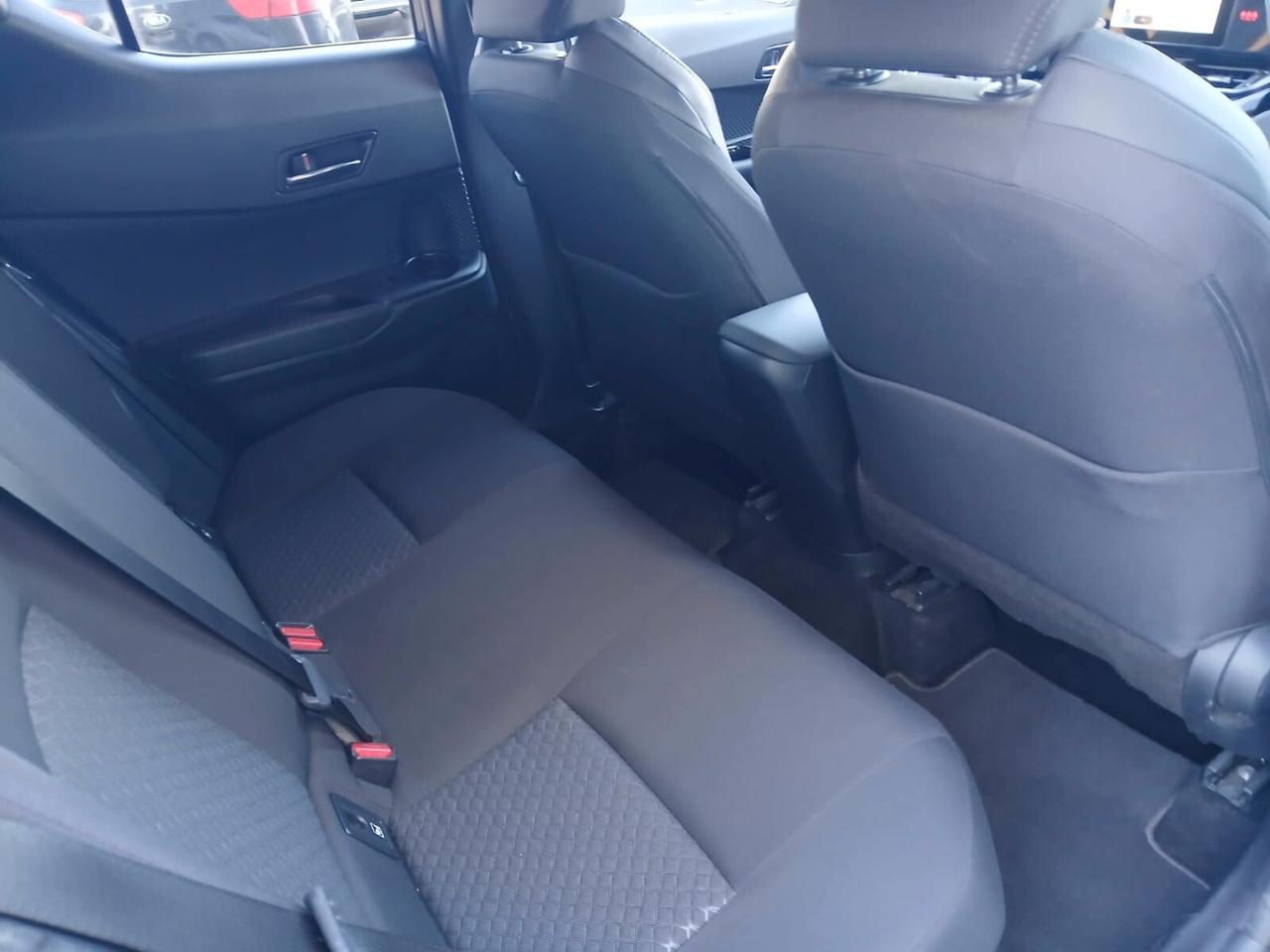 Toyota C-HR 1.8 Hybrid E-CVT Trend