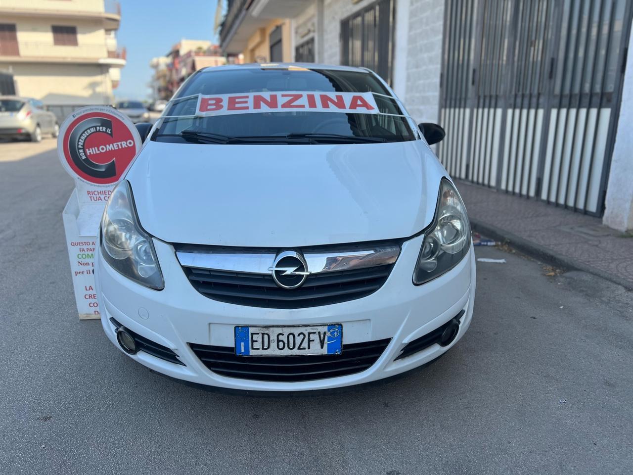 Opel corsa 1.2 Benzina 2011