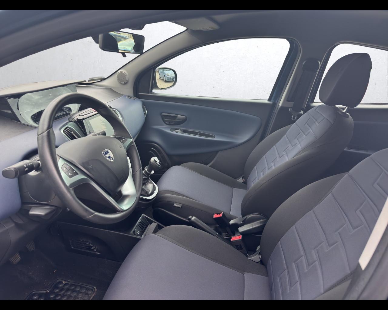 LANCIA Ypsilon 3ª serie - Ypsilon 1.0 FireFly 5 porte S&S Hybrid Gold