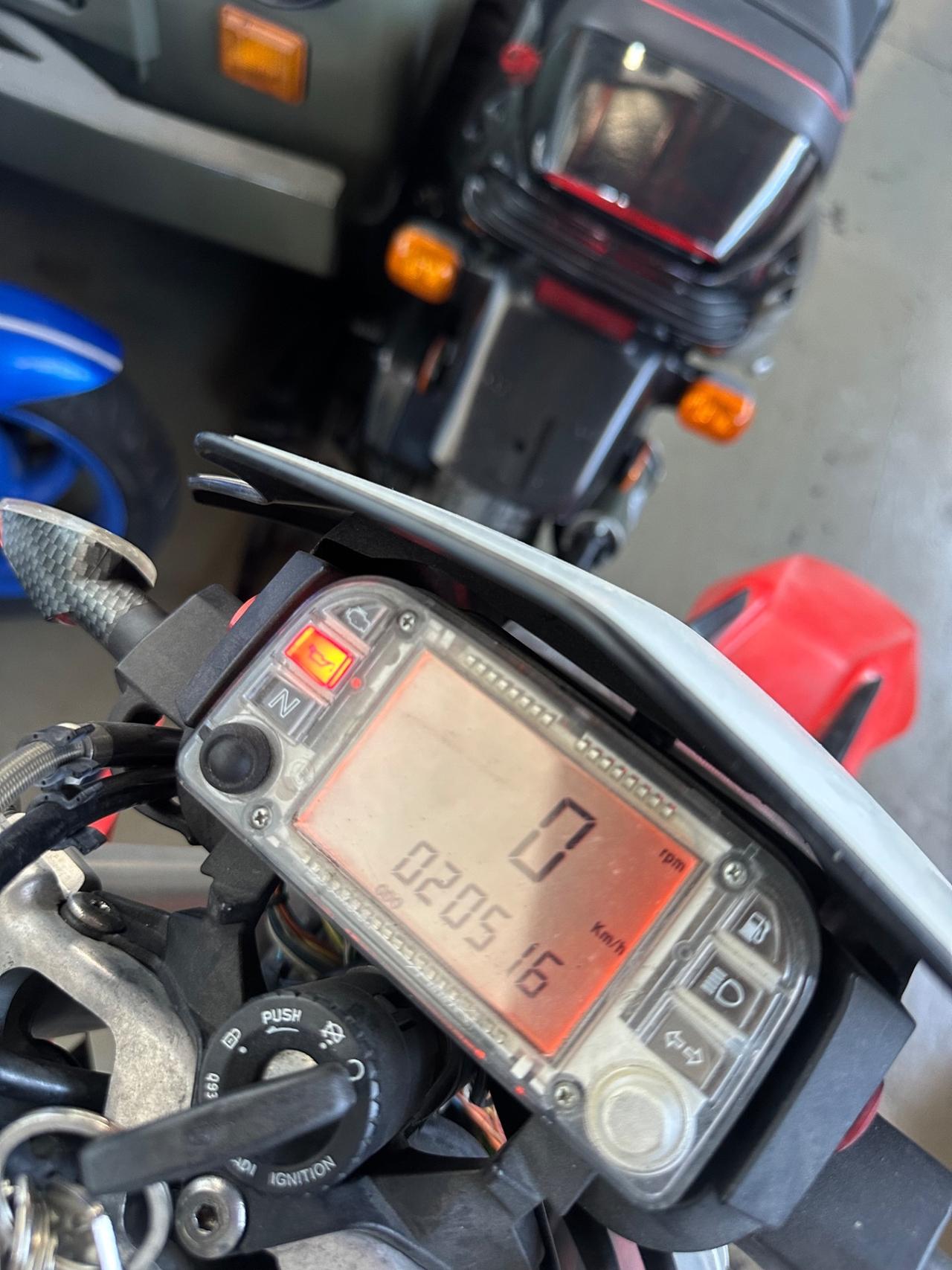 APRILIA SXV 550