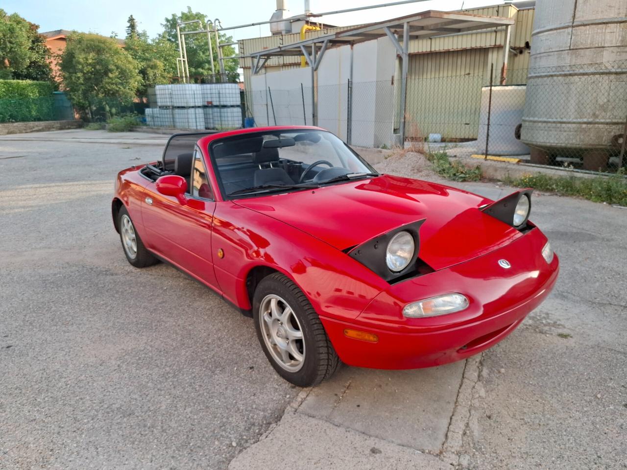 Mazda MX-5 1.8i 16V cat