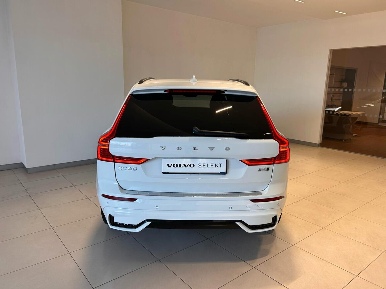 Volvo XC 60 B4 (d) AWD Geartronic R-design Cambio Automatico AUTOCARRO