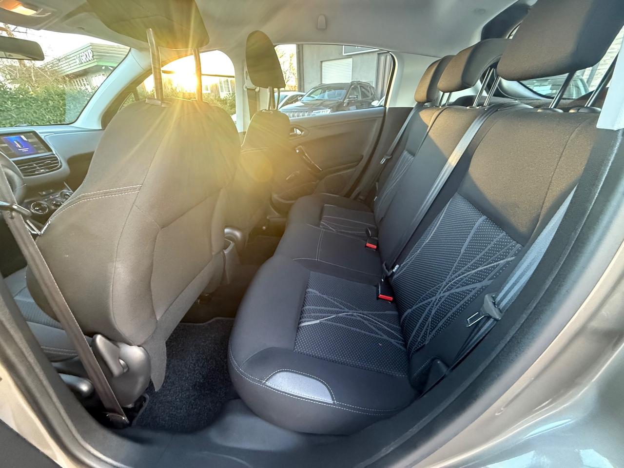 Peugeot 208 1.6 e-HDi 92 CV Stop&Start 5 porte Allure