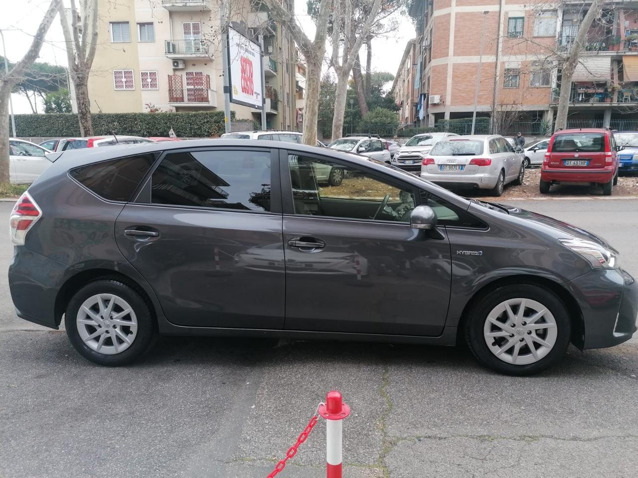 Toyota Prius + 1.8 Hybrid Lounge