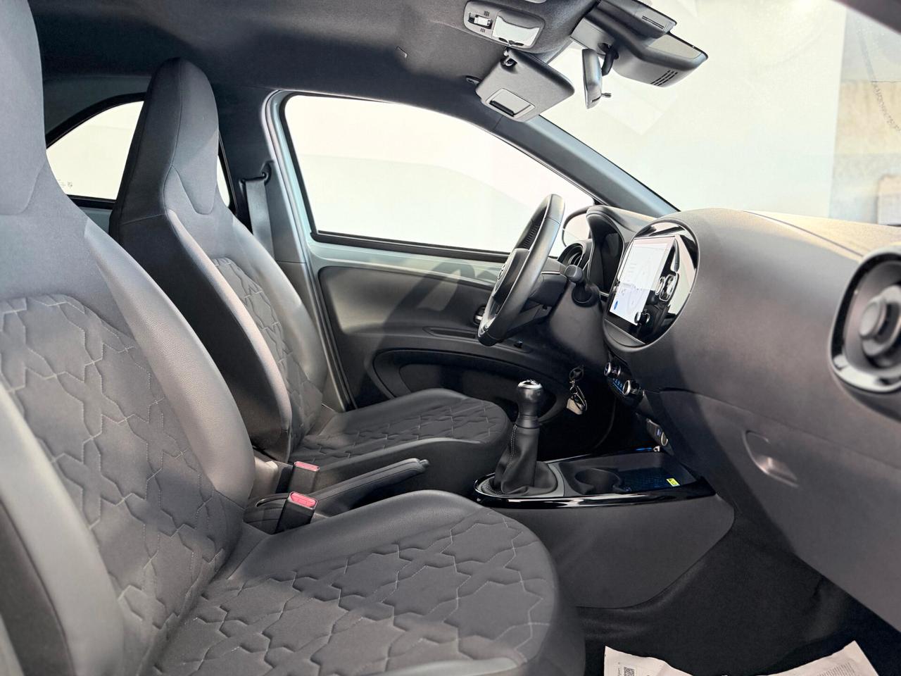 TOYOTA AYGO X LOUNGE NEOPATENTATI