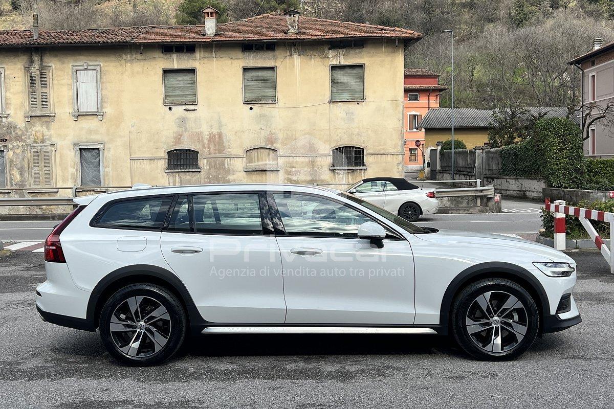 VOLVO V60 Cross Country B4 (d) AWD automatico Ultimate