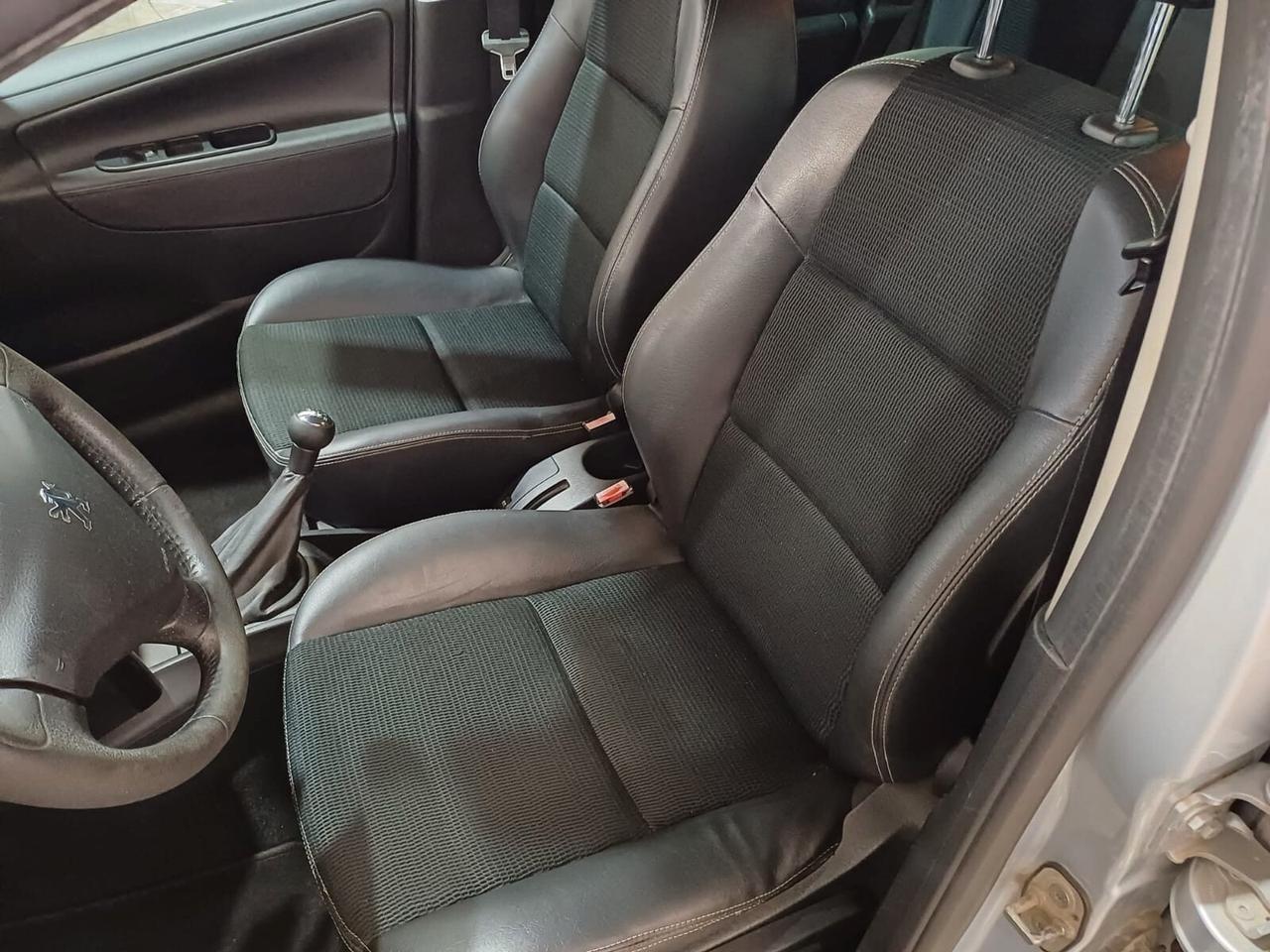 Peugeot 207 SW 1.6 HDi TETTO PANORAMICO - 2012