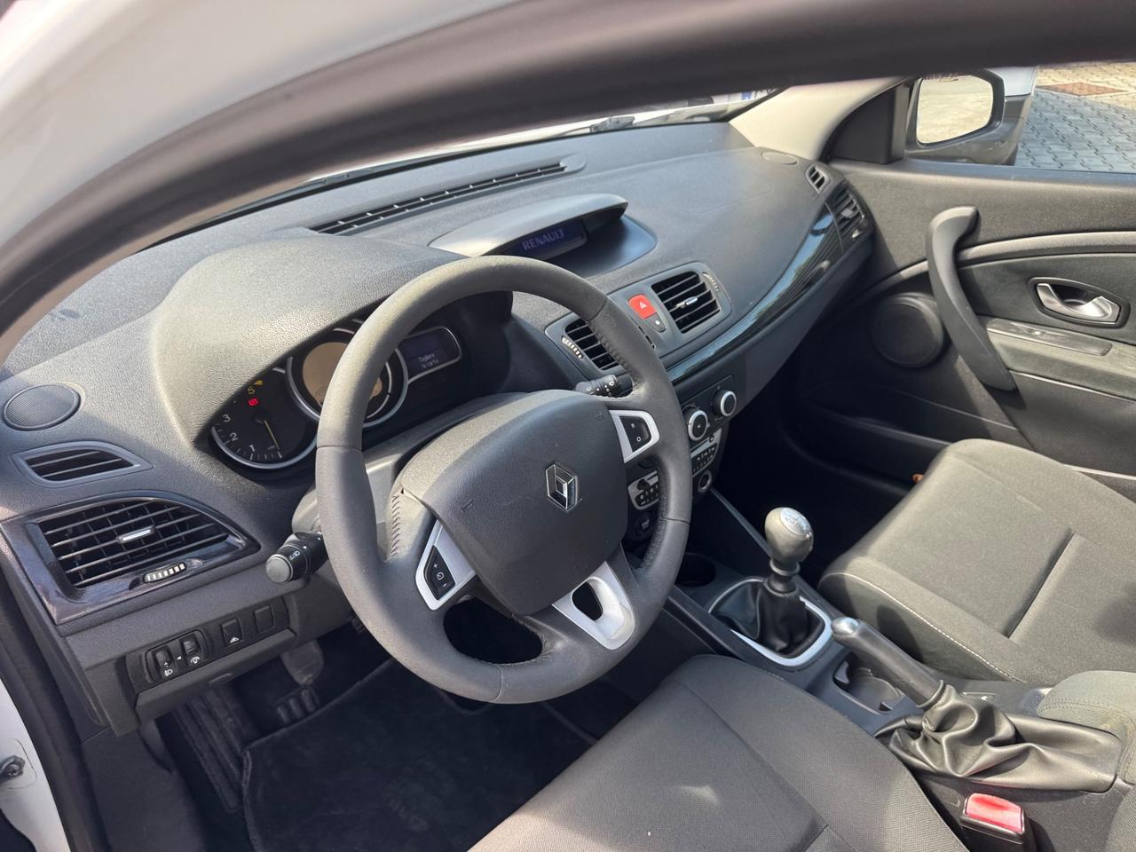 Renault Megane Coupé 1.5 dCi 110CV neopatentati