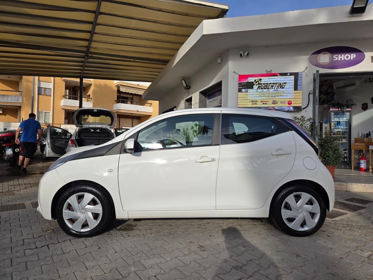 Toyota Aygo 1.0 VVT-i 69 CV 5 porte x-cool