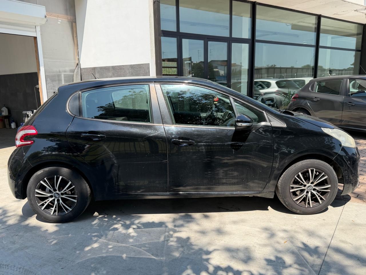 Peugeot 208 1.4 HDi 68 CV 5 porte Allure