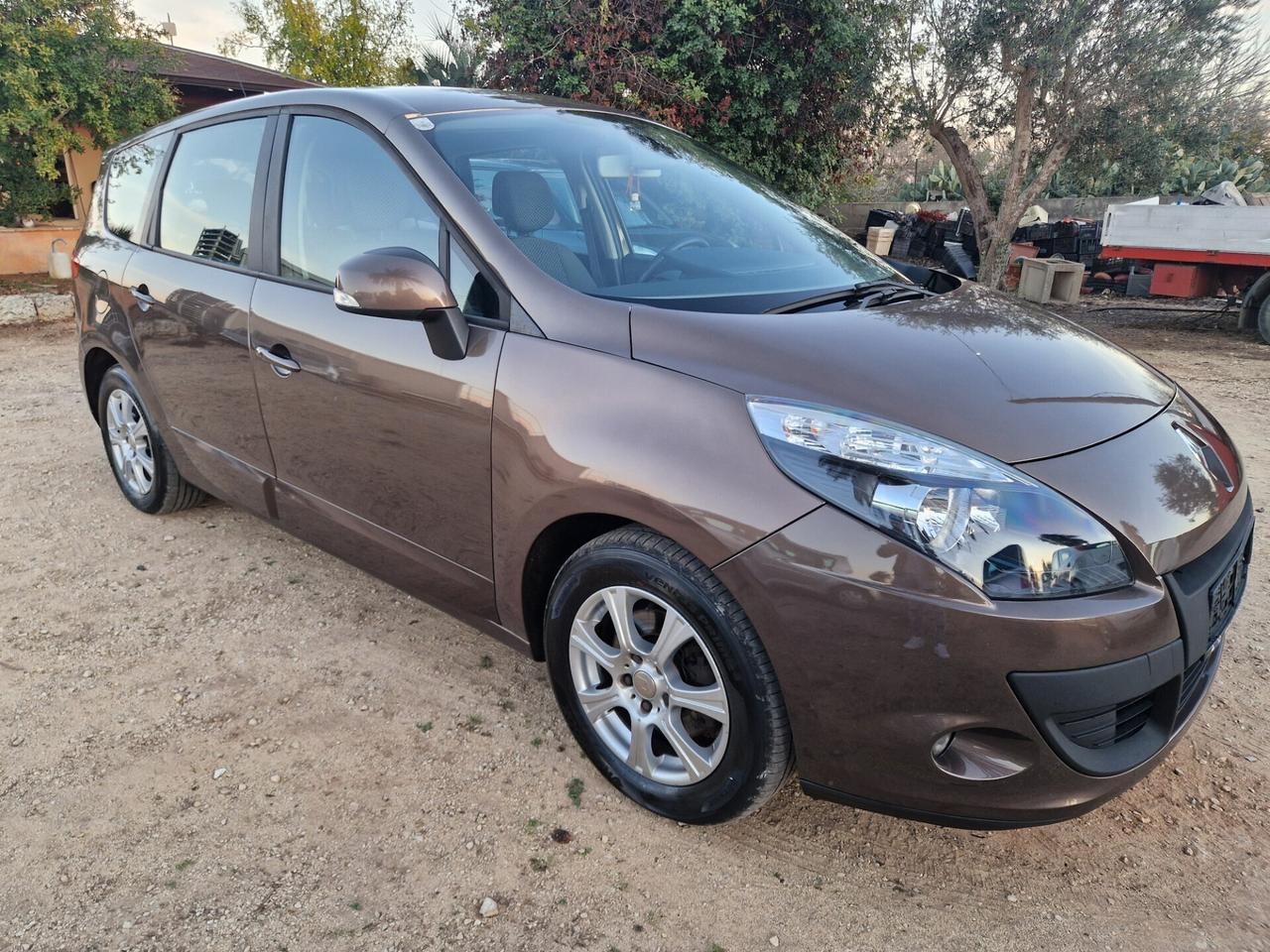 Renault Scenic X-Mod 1.5 dCi Luxe - 2011