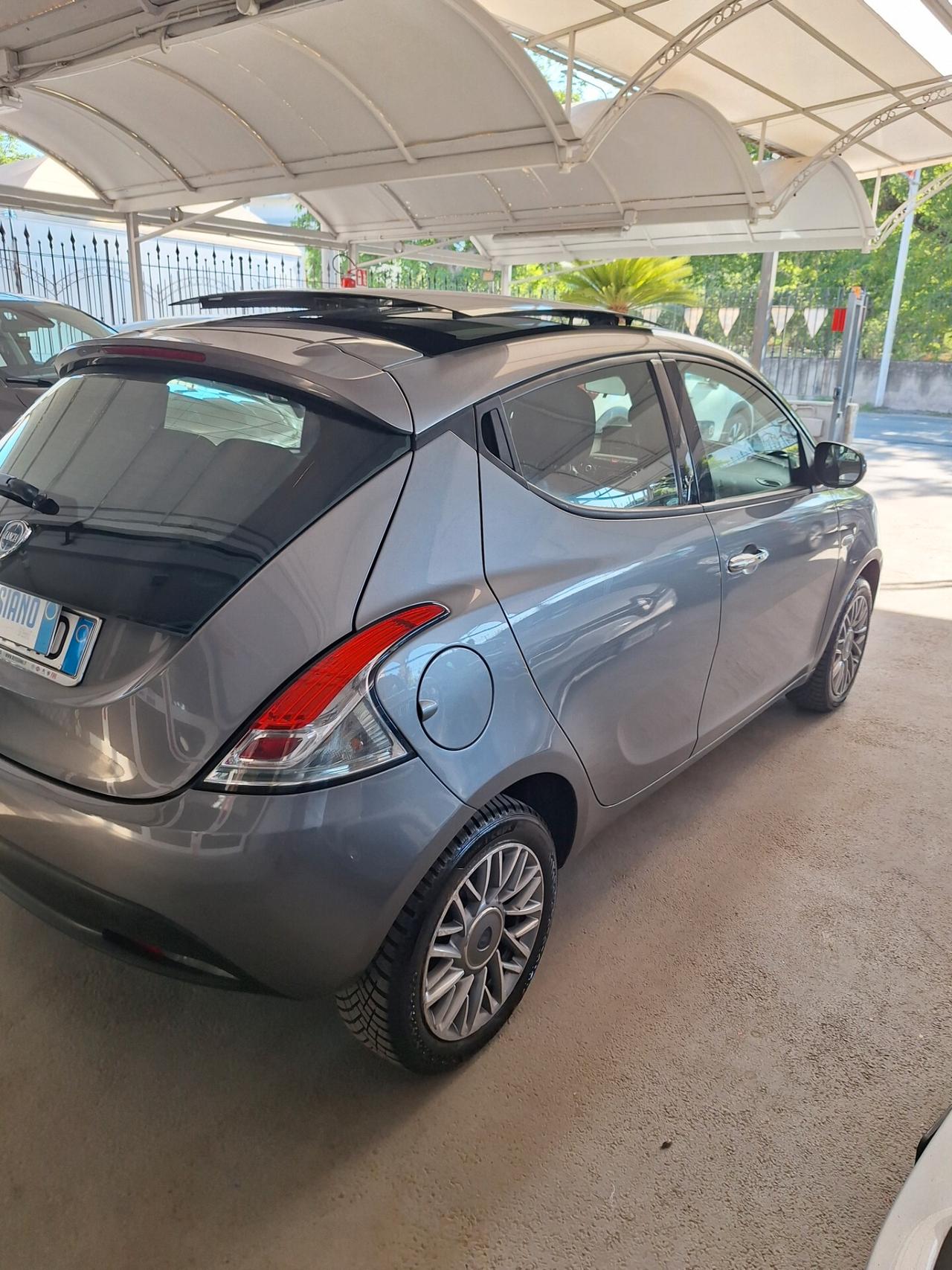 Lancia Ypsilon 0.9 TwinAir 85 CV 5 porte S&S Platinum Tetto Panoramico Apribile