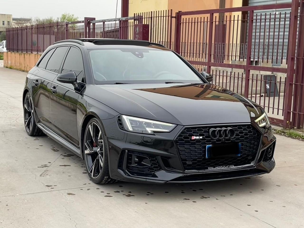 Audi rs4 2.9 530 hp total black strafull