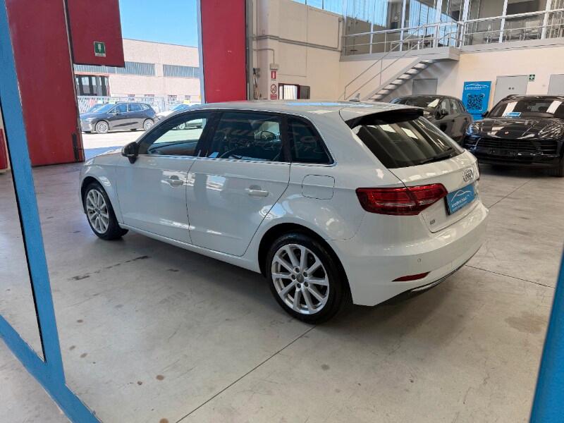 AUDI A3 3ª serie A3 SPB 1.6 TDI 116 CV S troni...