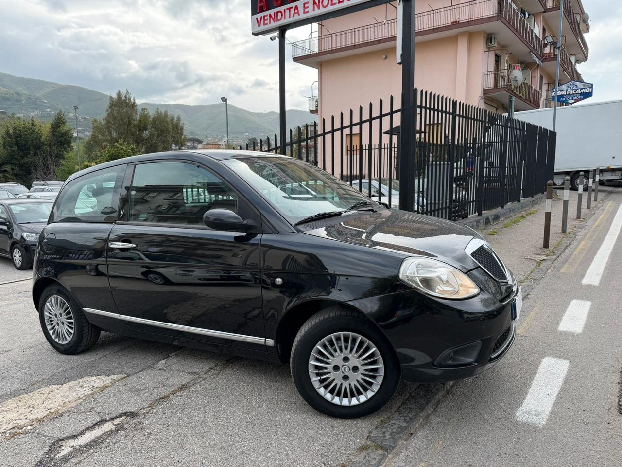 Lancia Ypsilon 1.3 MJT 75 CV Argento