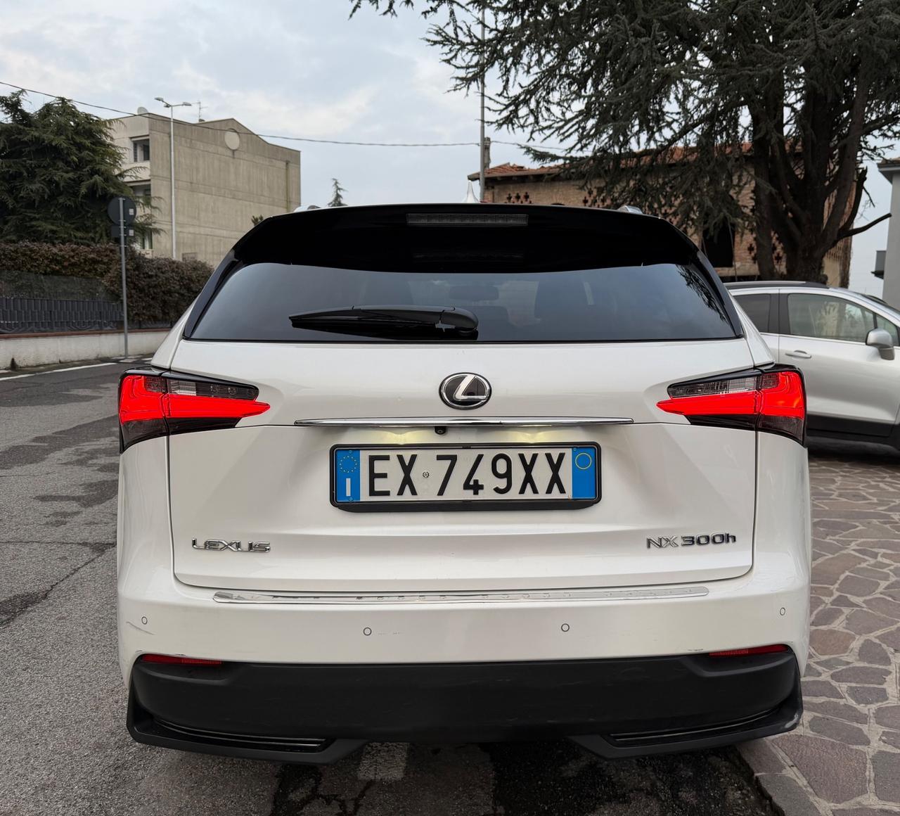 Lexus NX 300h Hybrid 4WD Luxury