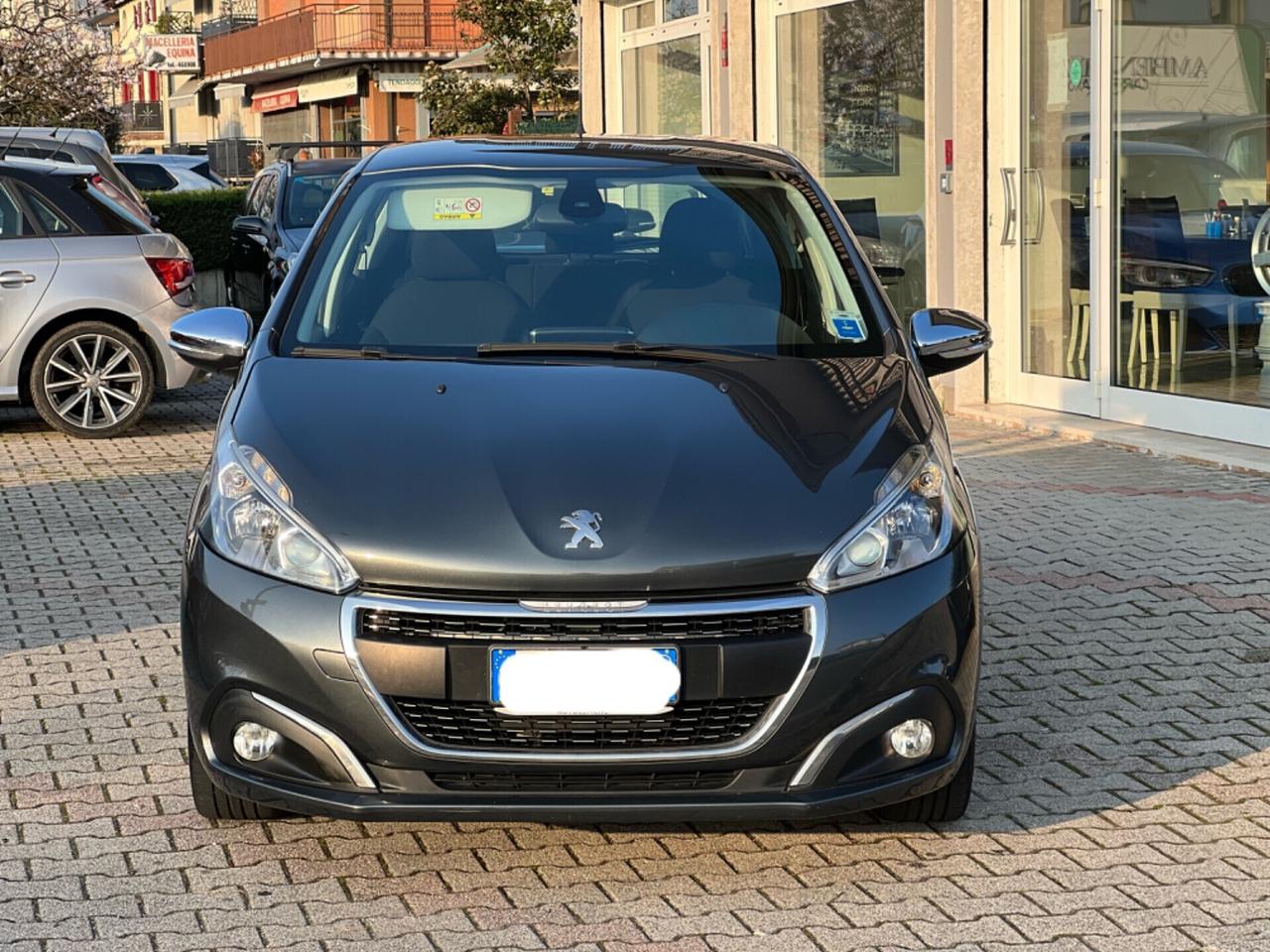 Peugeot 208 1.2 benz. 82 5 porte Allure ok Neopatentati