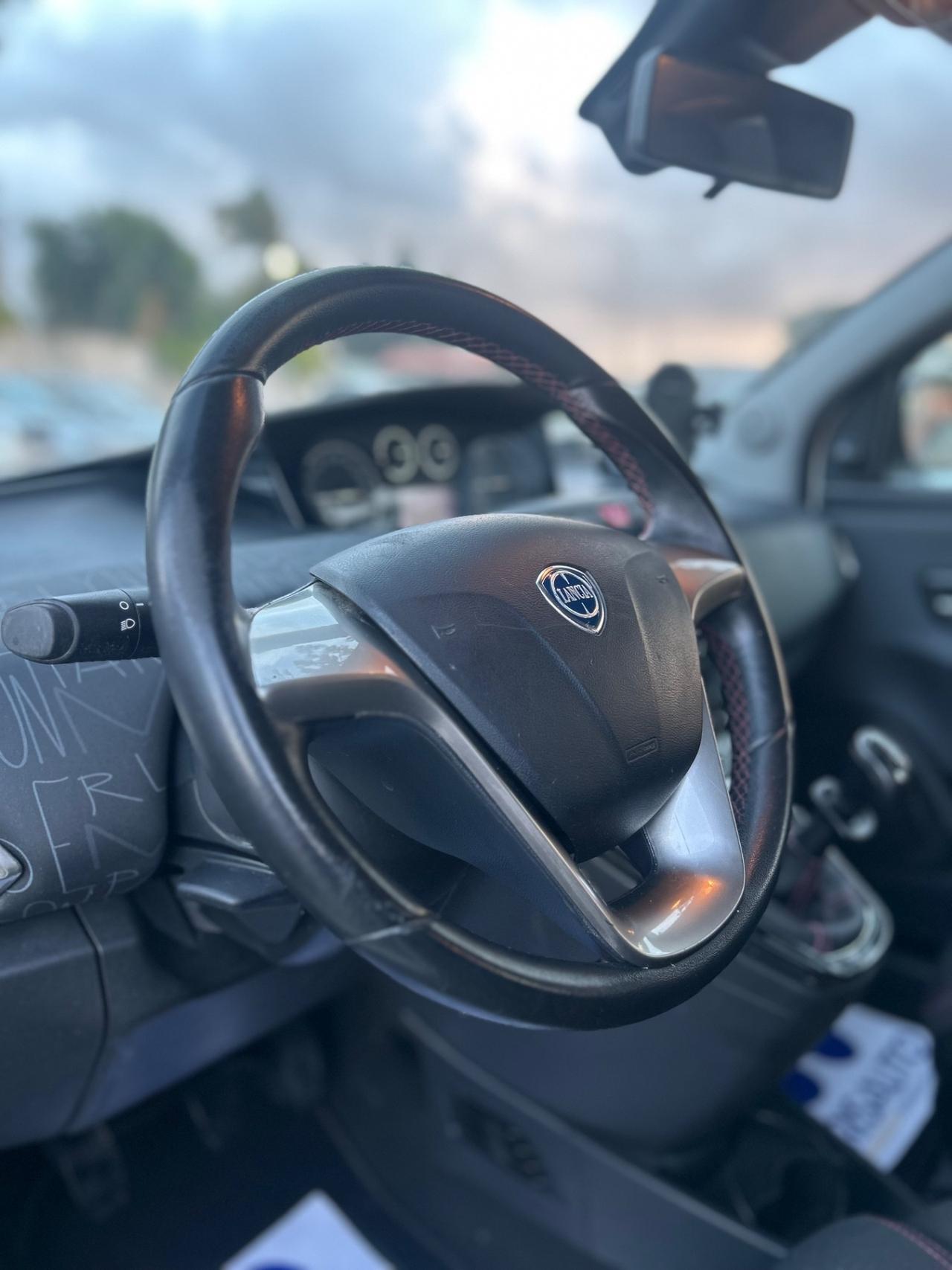 Lancia Ypsilon 1.2 69 CV 5 porte S&S Platinum