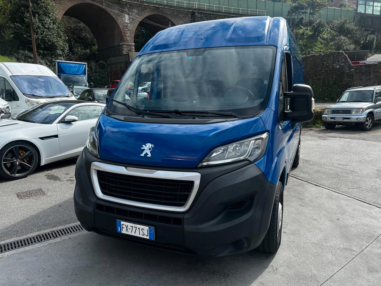 Peugeot Boxer 330 BlueHDi 120 S&S PC-TN Combi Comfort