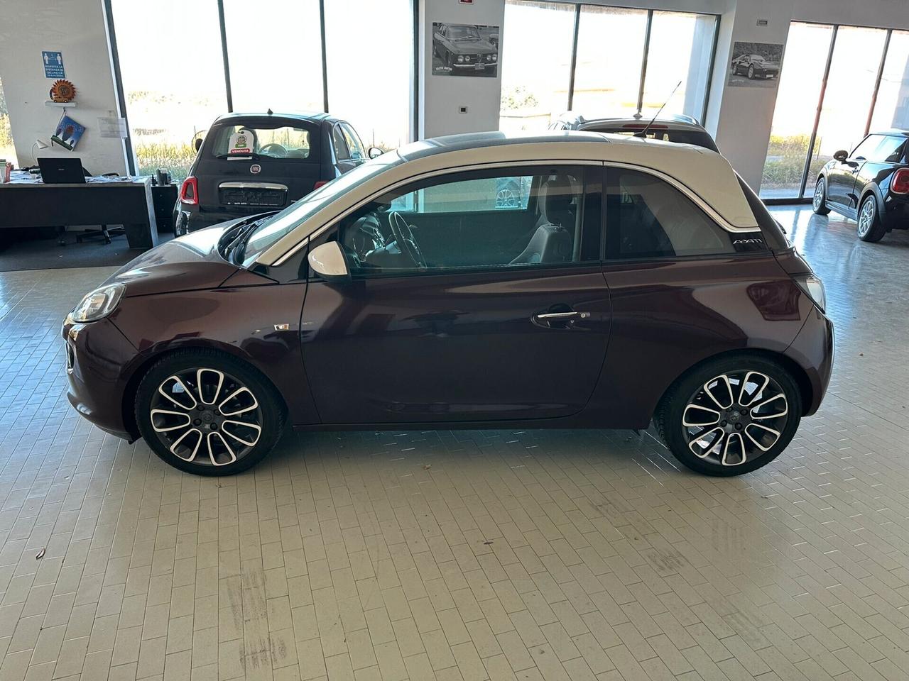 Opel Adam 1.2 70 CV White/Black Link