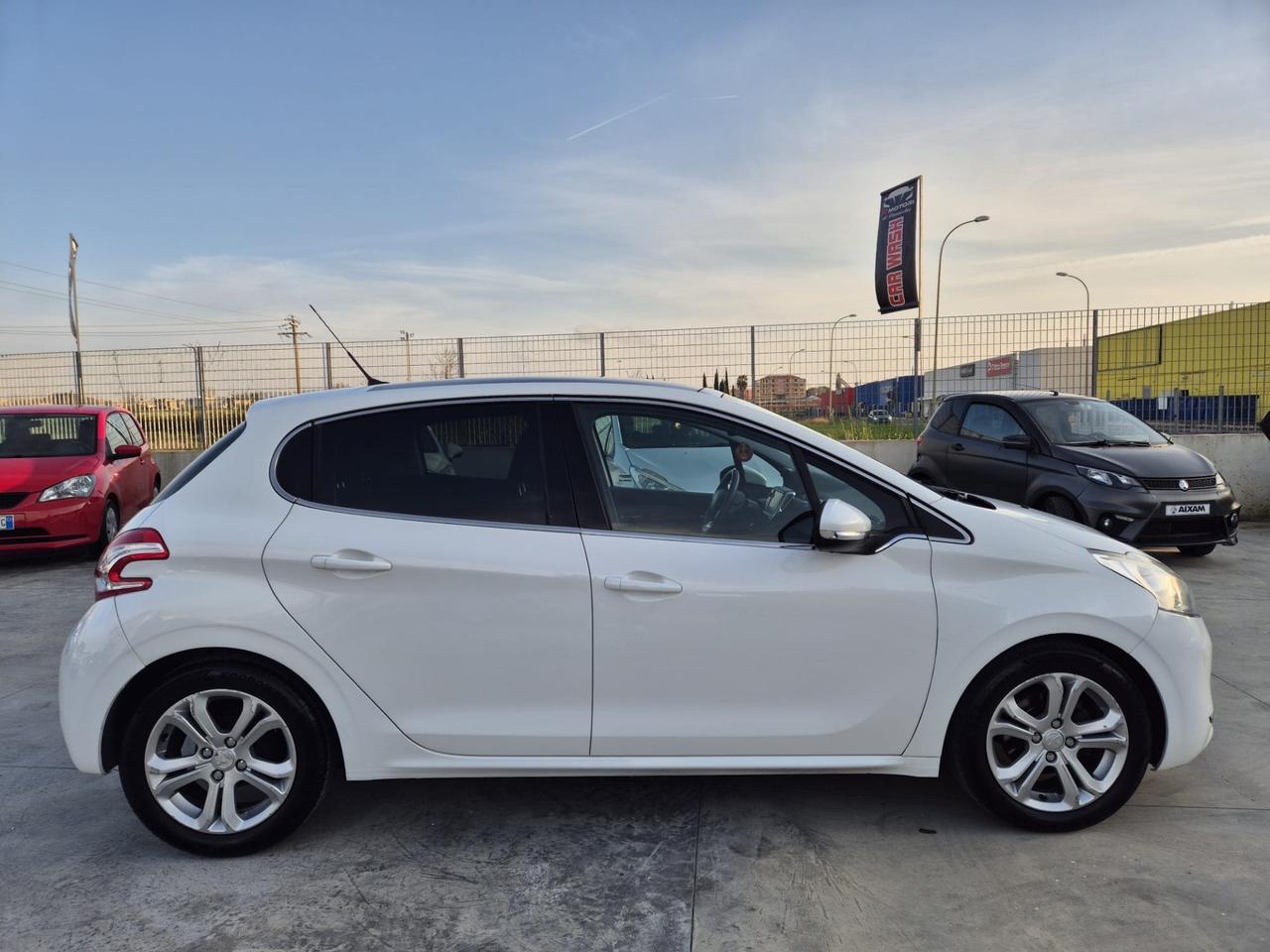 Peugeot 208 1.4 HDi 68 CV 5 porte Allure TETTO PANORAMICO
