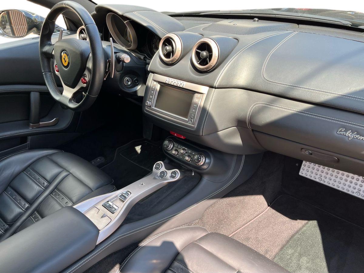 FERRARI California 4.3 dct