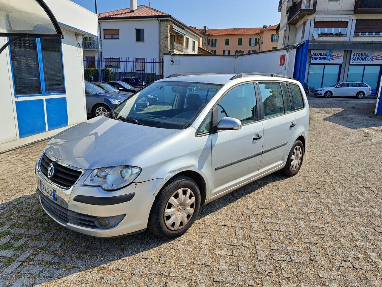 VOLKSWAGEN Touran 1.6 Trendline Bifuel - VETTURA PER COMMERCIANTI