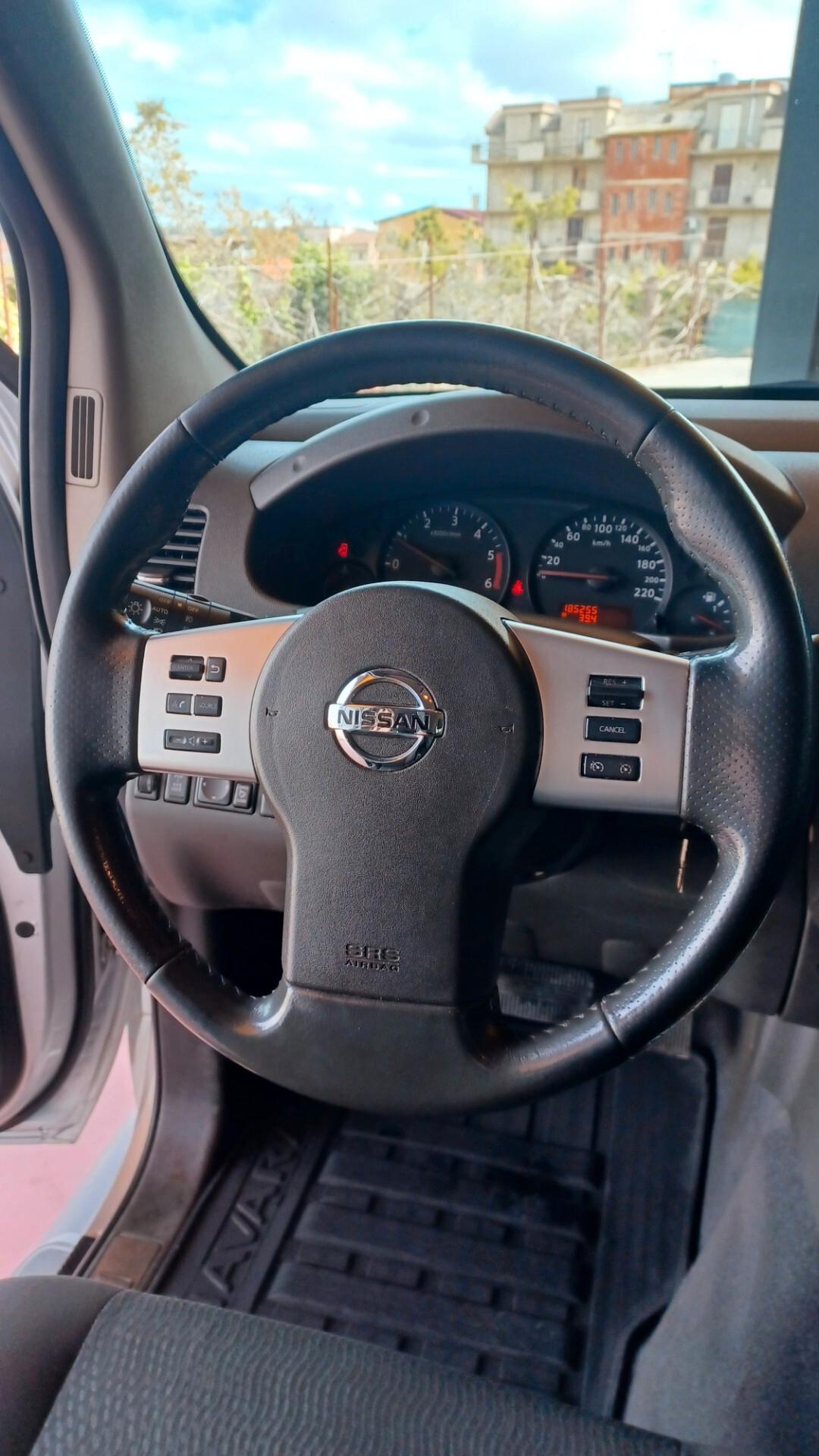 Nissan Navara 2.5 dCi 190CV 4 porte Double Cab LE