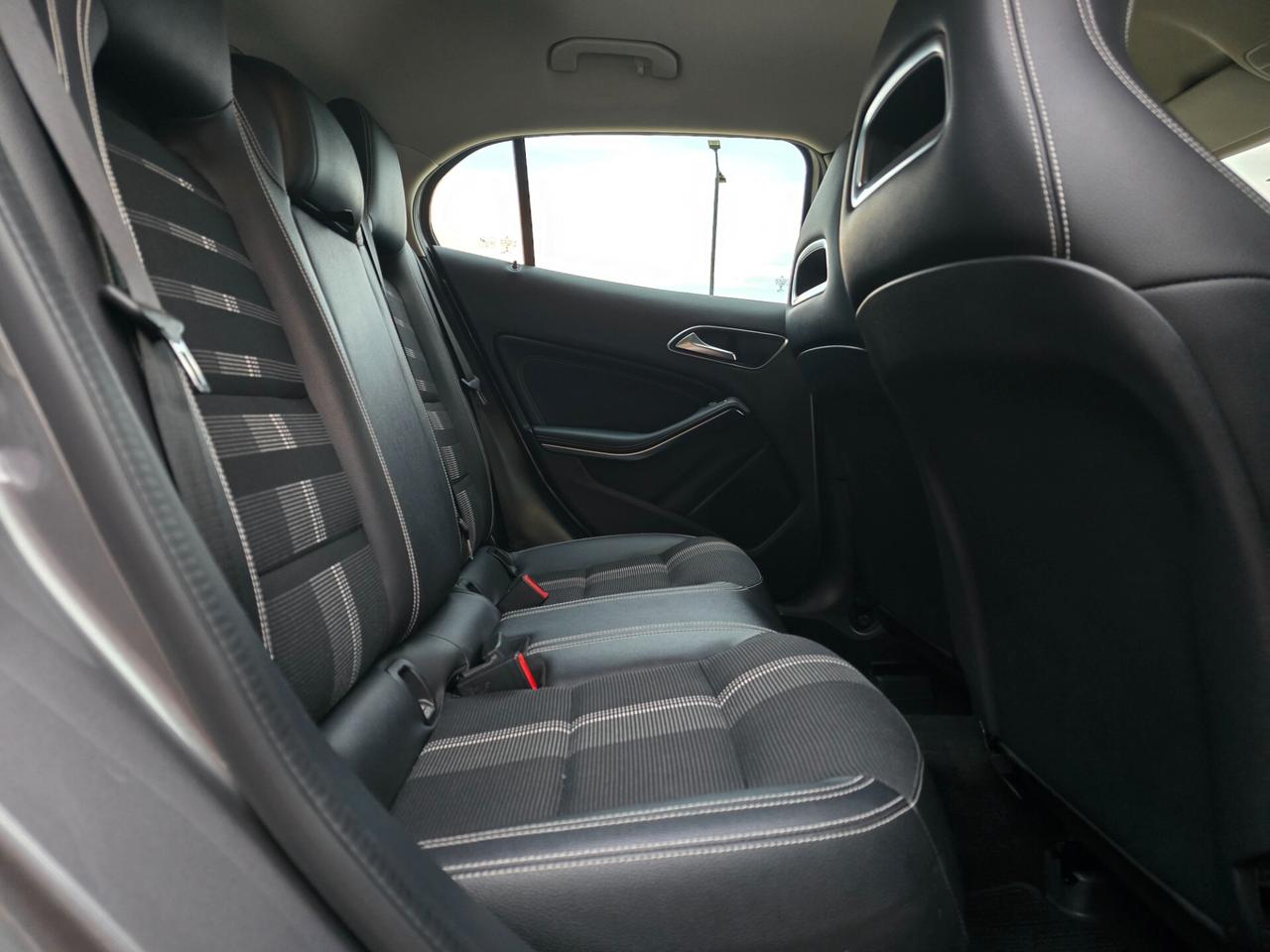 Mercedes-benz GLA 180 d Premium