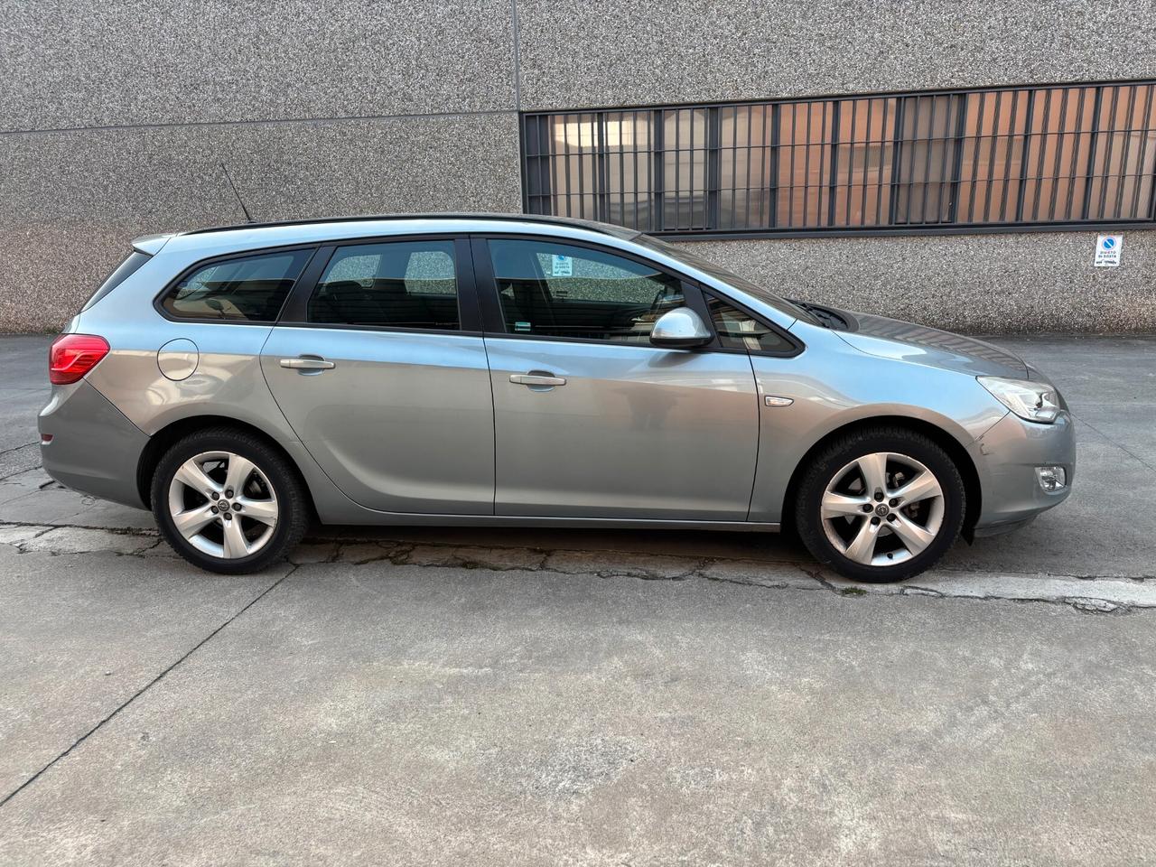 Opel Astra 1.6 115CV Sports Tourer Cosmo