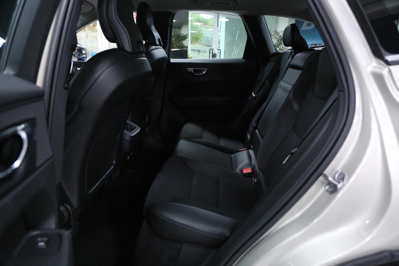 Volvo XC60 B4 (d) mhev AWD Geartronic Momentum