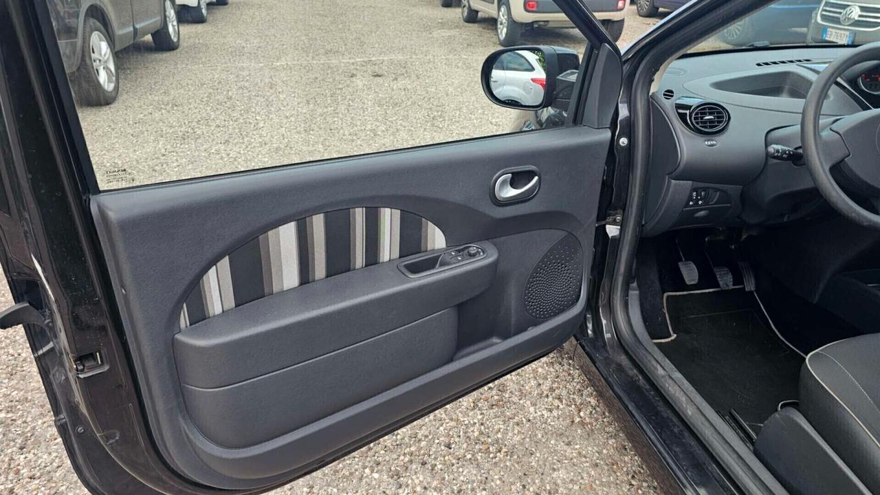 Renault Twingo 1.2 16V Night&Day Neopatentato
