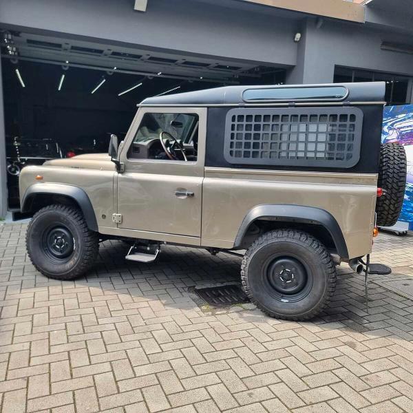 Land Rover Defender RESTORED 90 2.2 PUMA TD4- LIFE&STYLE