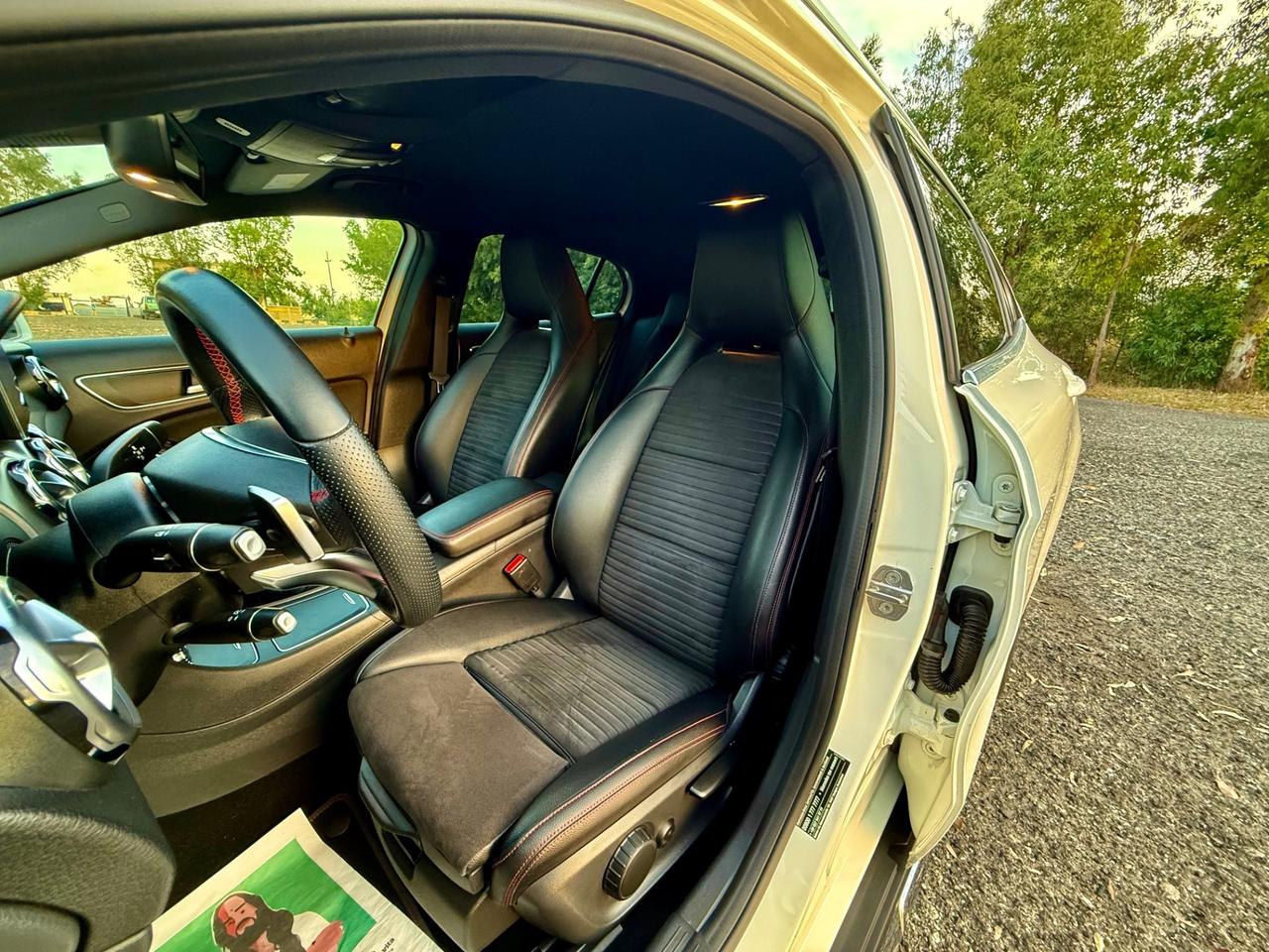 MERCEDES- BENZ GLA 200 D AMG PREMIUM