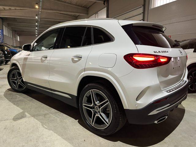 MERCEDES-BENZ GLA 200 d Autom. AMG Premium Plus LED MULTICOL/TELEC PARK