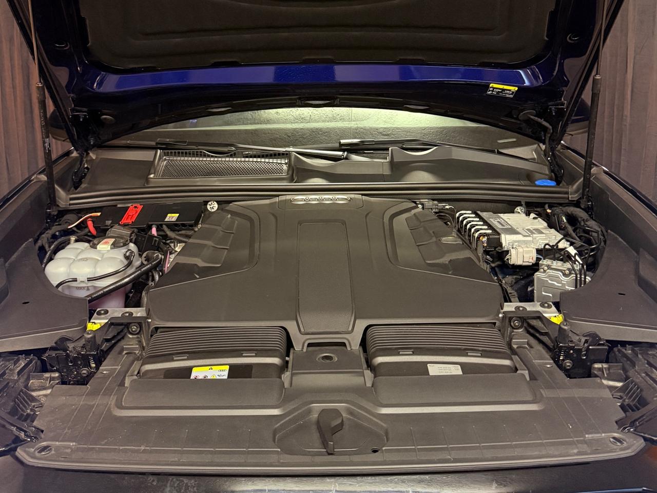 PAZZESCA AUDI Q8 S-LINE MILD-HYBRID CON SOLI 17.621 KM