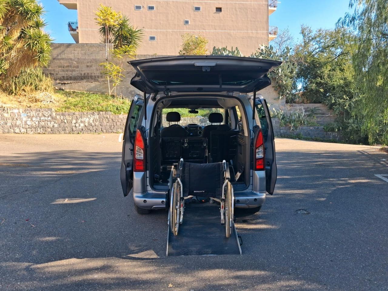 Peugeot Partner Pianale ribassato con rampa disabili in carrozzina