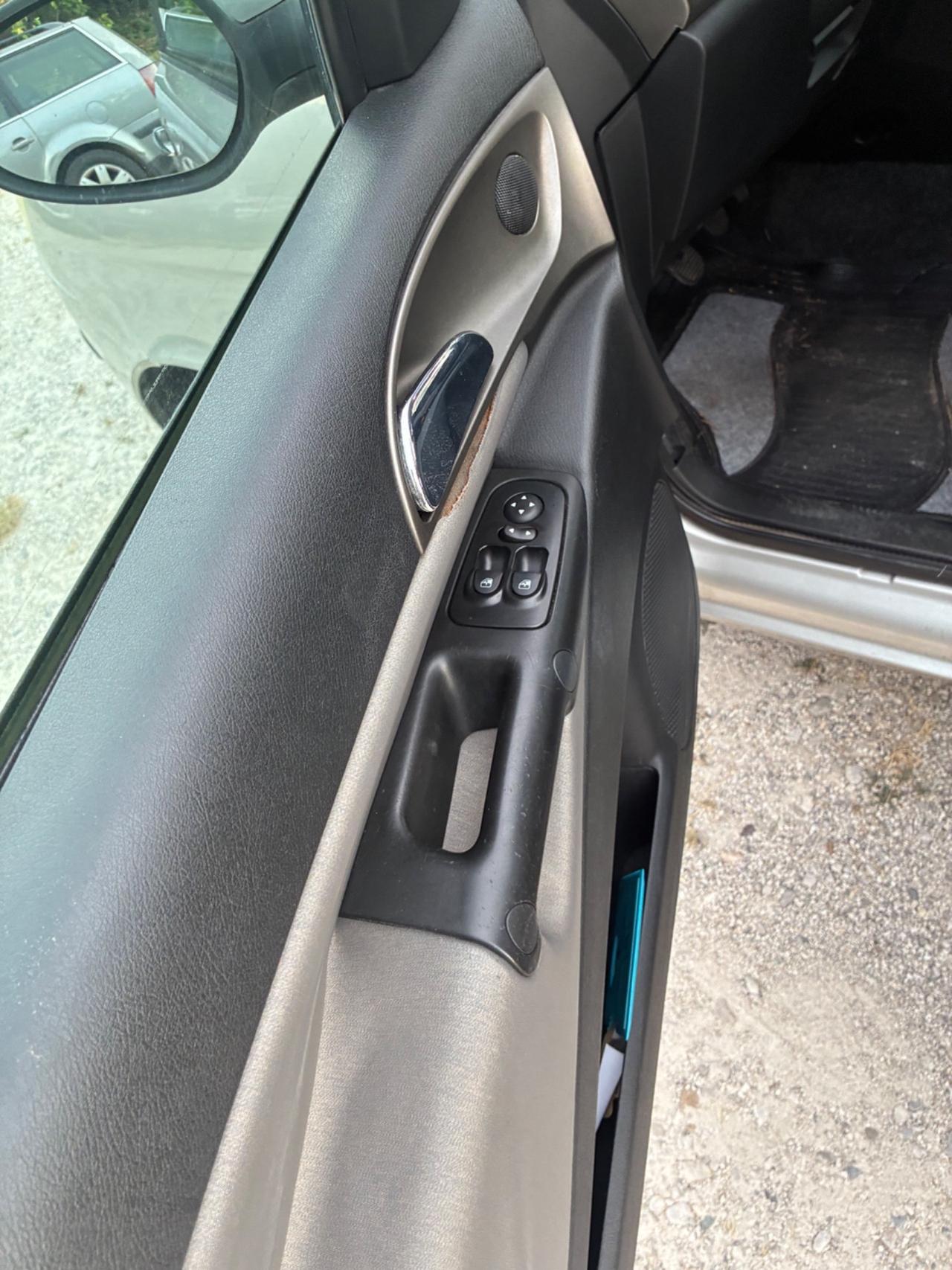 Lancia Ypsilon 1.2 16V Argento