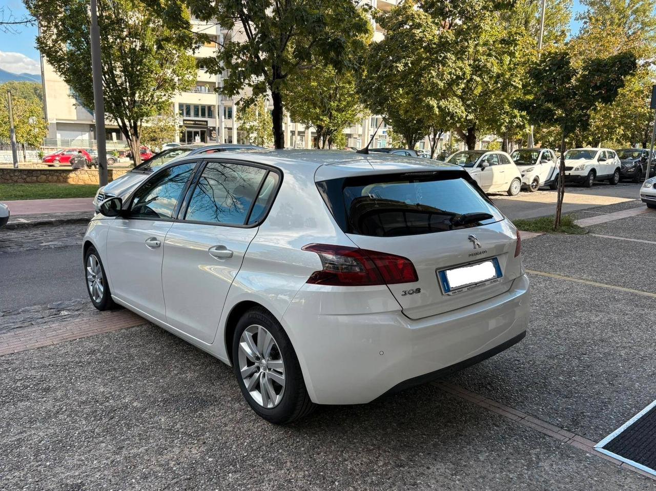 Peugeot 308 1.5 Business 100cv - 2019