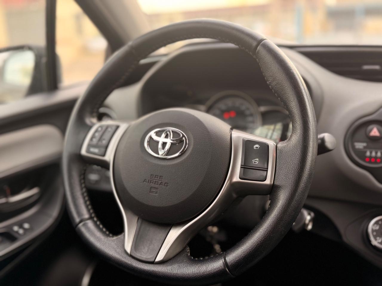 Toyota Yaris 1.0 5 porte Lounge 2017