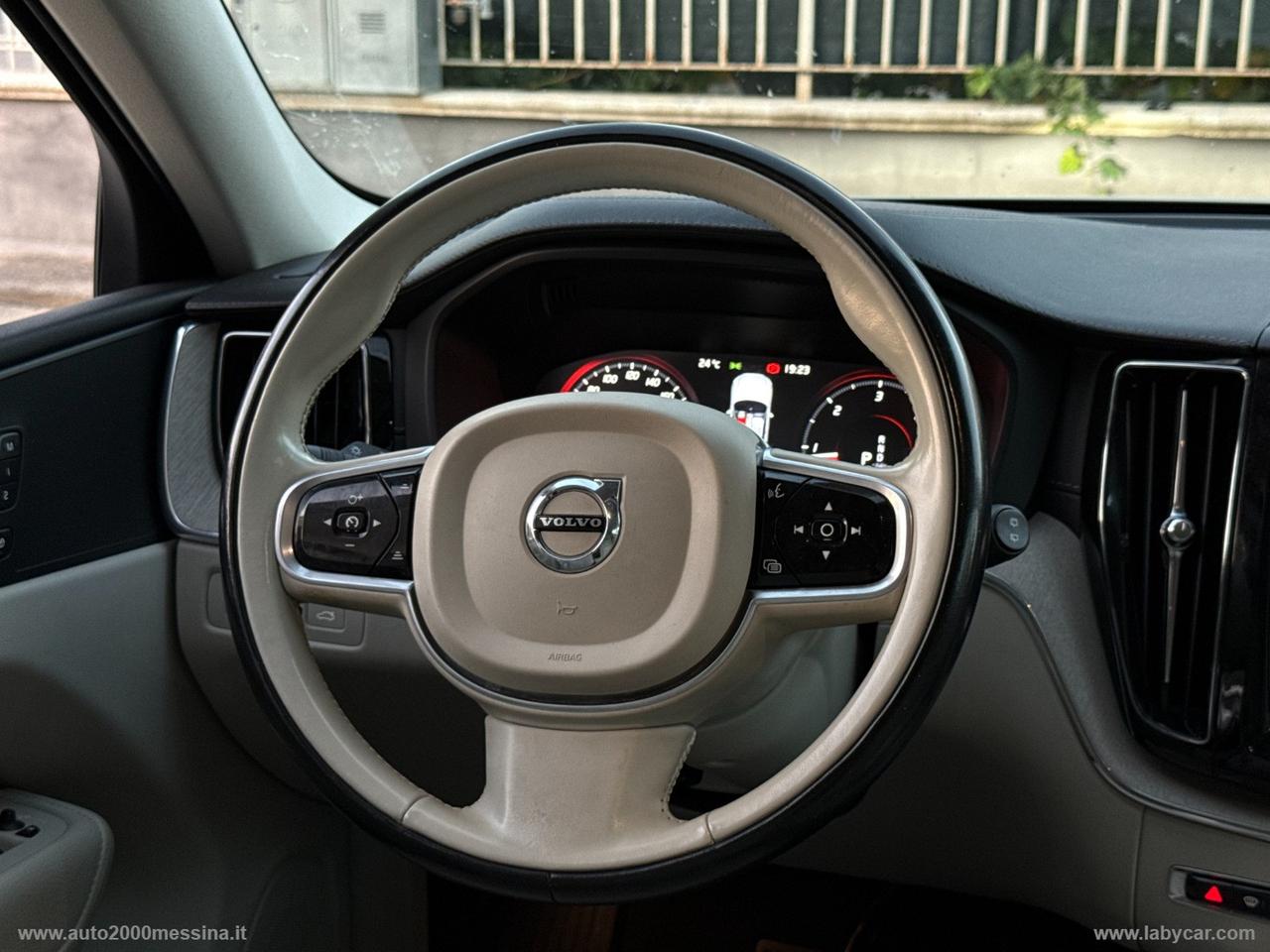 VOLVO XC60 B4 AWD GEARTRONIC INSCRIPTION
