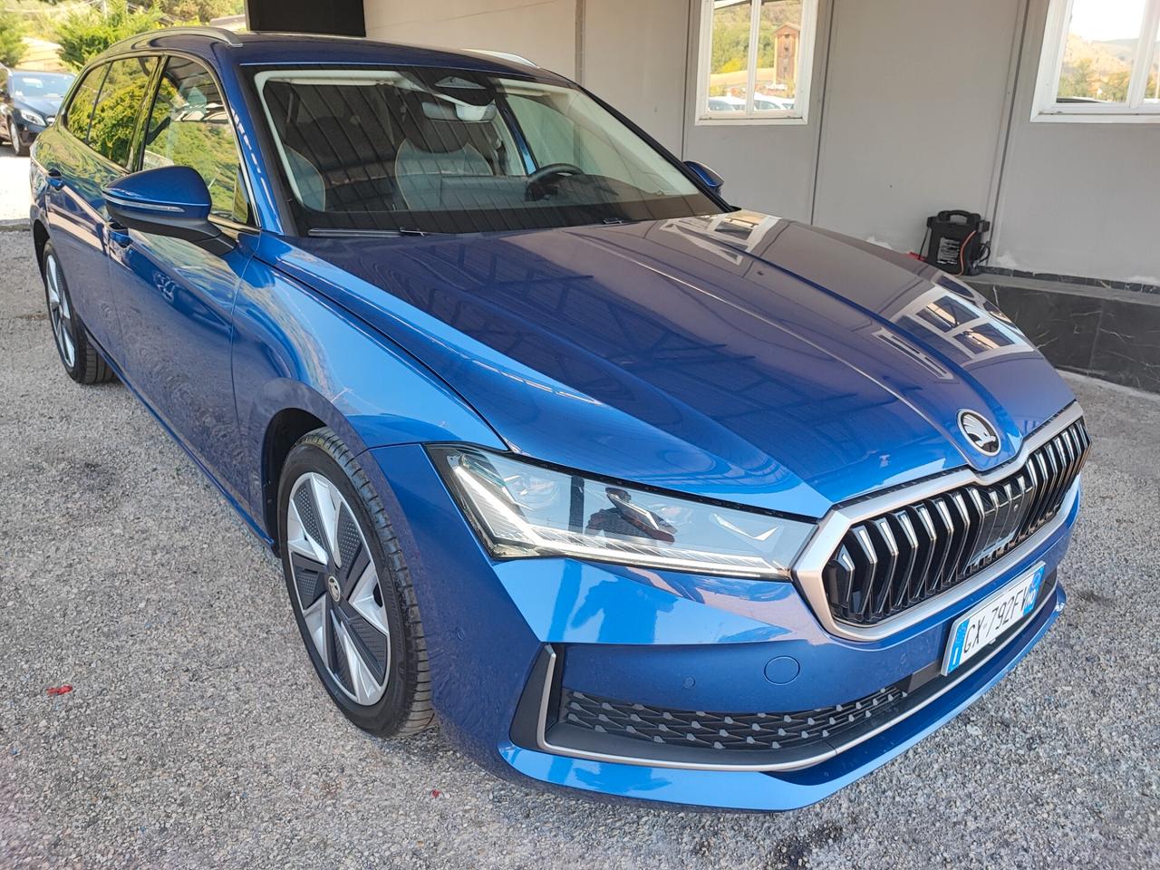 Skoda Superb 2.0 TDI DSG Wagon Laurin&Klement